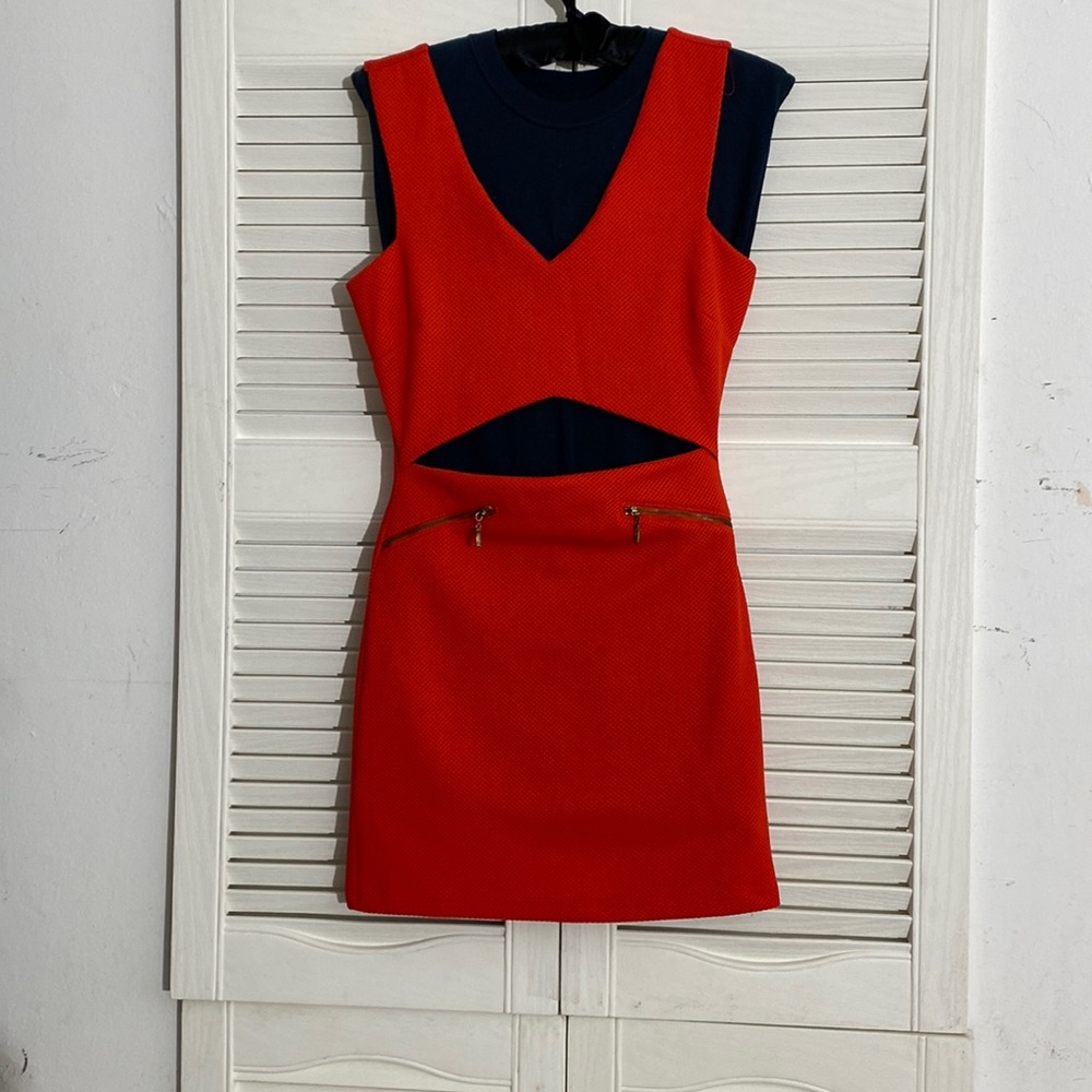 Ann bela is Size small orange